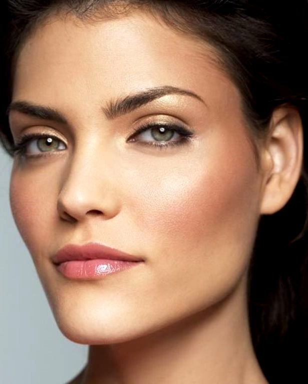 <span style="font-style: italic; font-weight: bold;">Макияж </span>